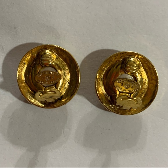 vintage CHANEL 14k gold plated round Faux Pearl & Strass CLIP BACK EARRINGS - Picture 9 of 10